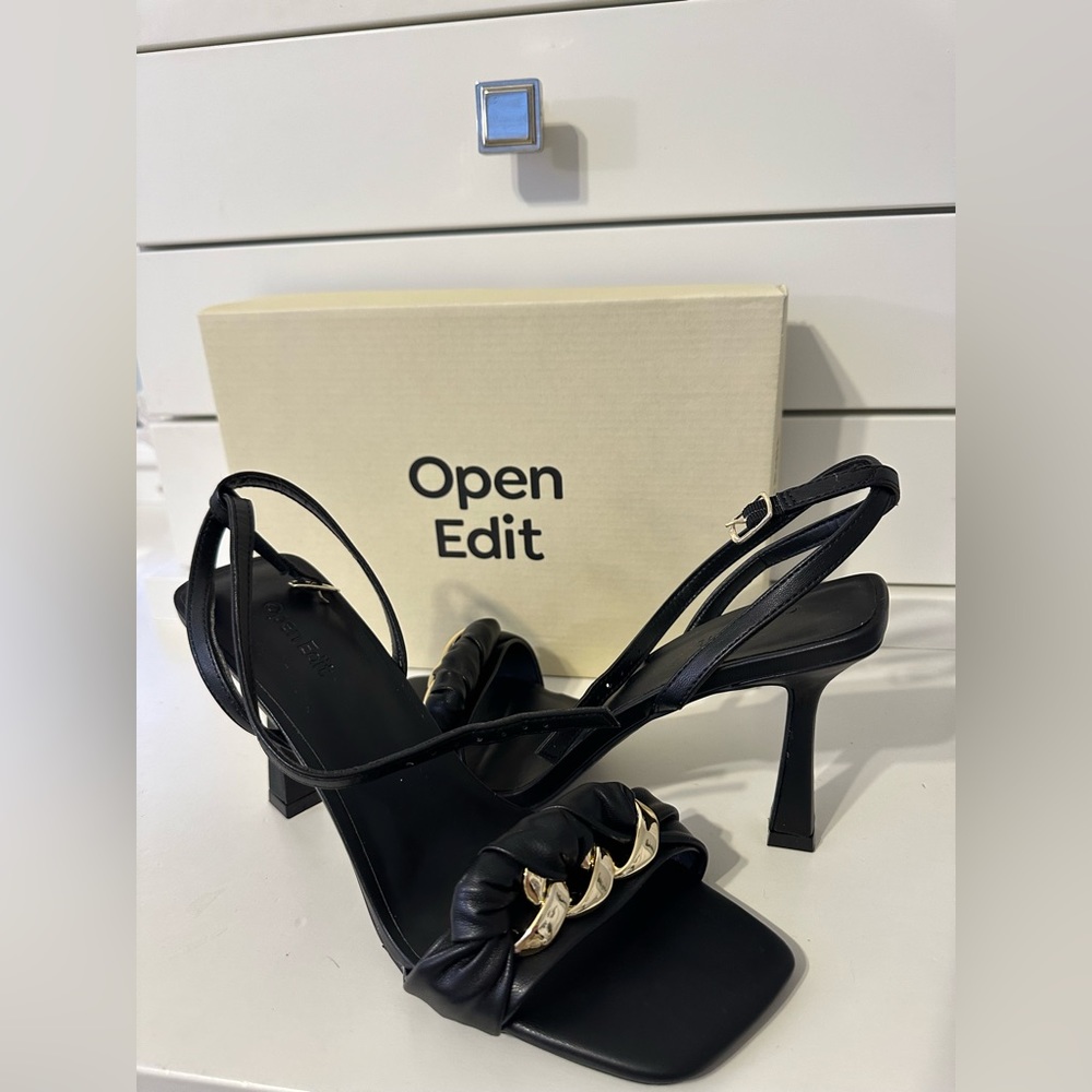 Open Edit Women’s 9 Heels Black/Gold Square Toe Ankle Strap. NWT